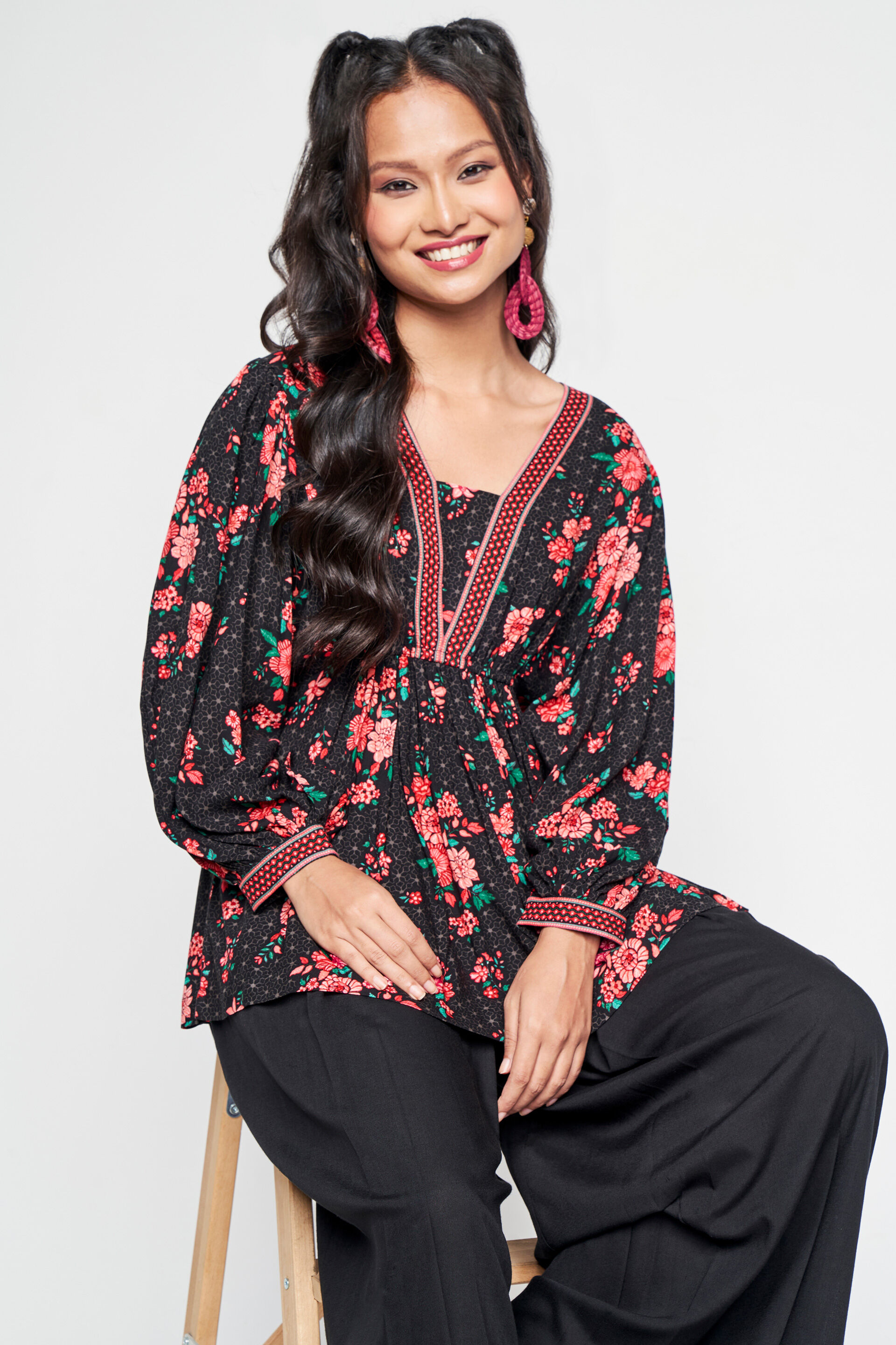 Riddle Me Black Blouson Top, Black, image 4